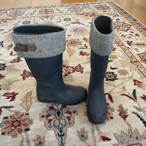 Nike Air Navy Rainboots (size 6)